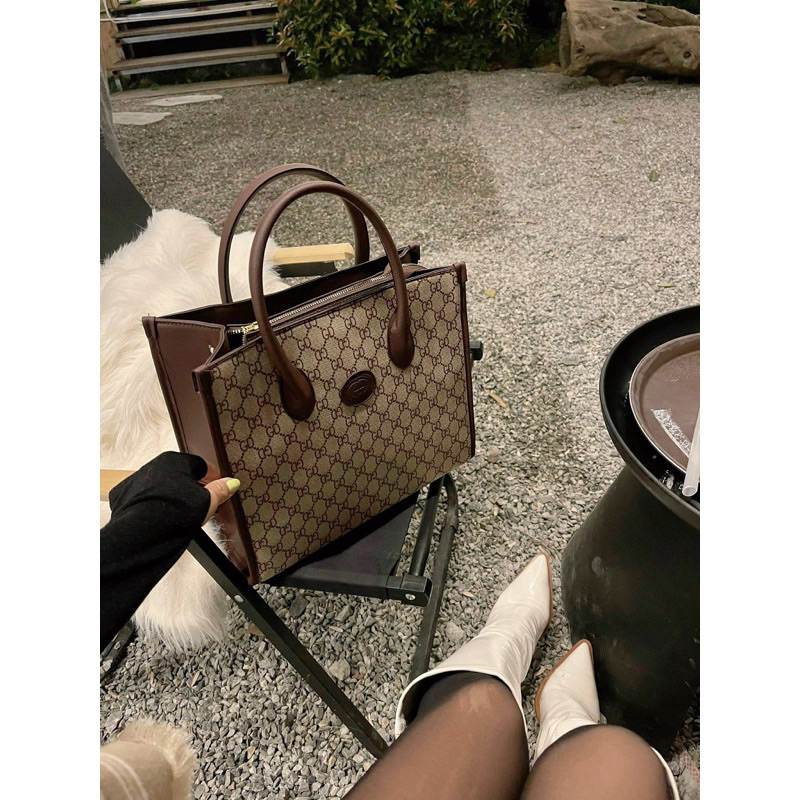 Túi công sở G..C quai cầm đứng fom có khoá,da mền đựng vừa A4 đi làm đi chơi được