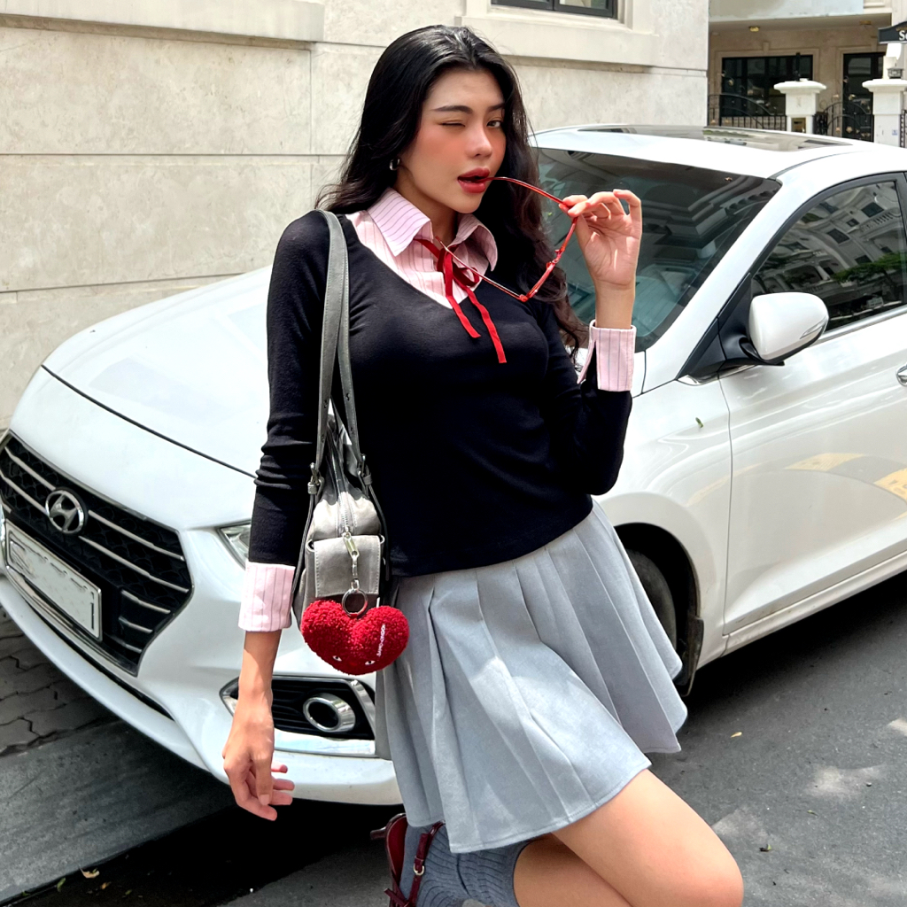 Ảnh Áo thun tiểu thư kiểu tay dài đen phối chân váy xám xếp ly REGINA dể thương, sang trọng - Simple Twist Studio 2