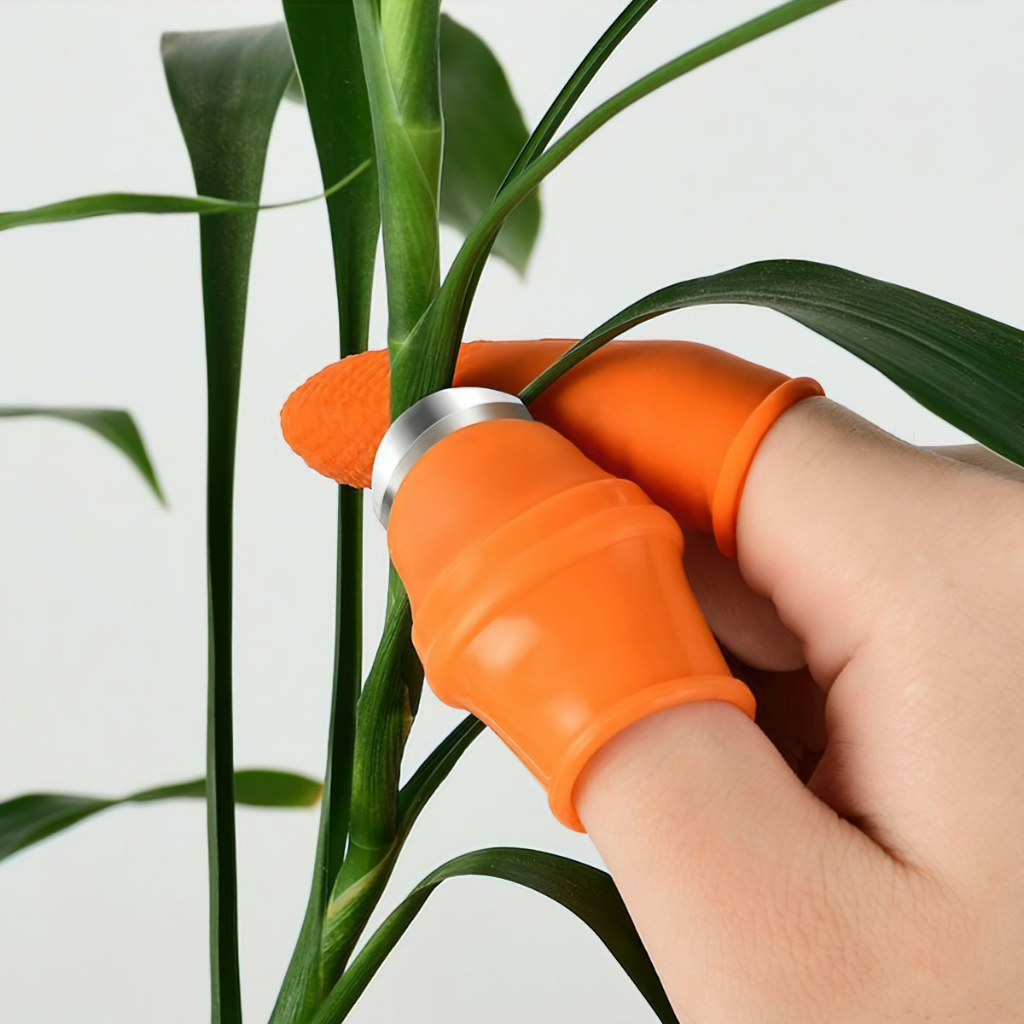 Găng tay bấm cắt rau củ chống bẩn móng , Bóc tỏi-Hái Rau Củ Siêu Tiện Lợi