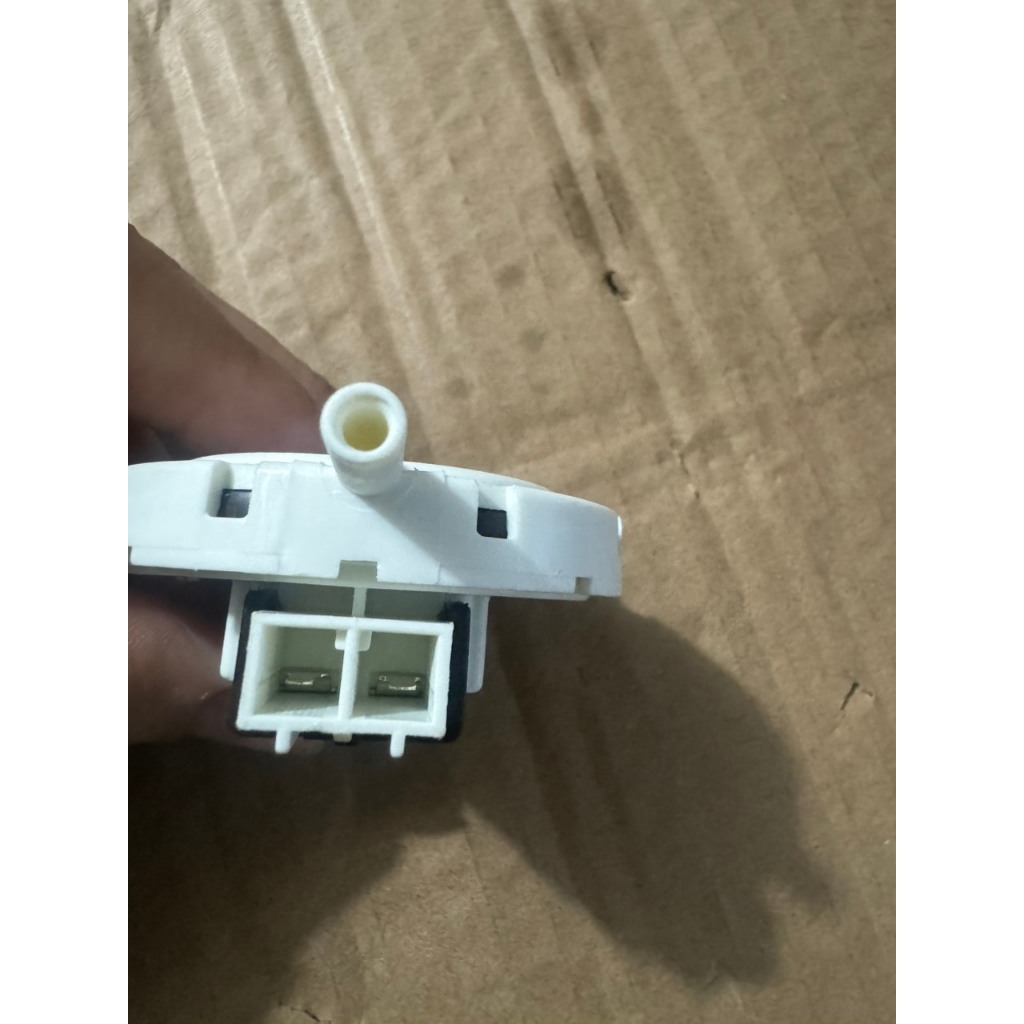 Phao Nước Máy Giặt Toshiba Cửa Trên (84B) – Phụ Kiện Máy Giặt Chính Hãng