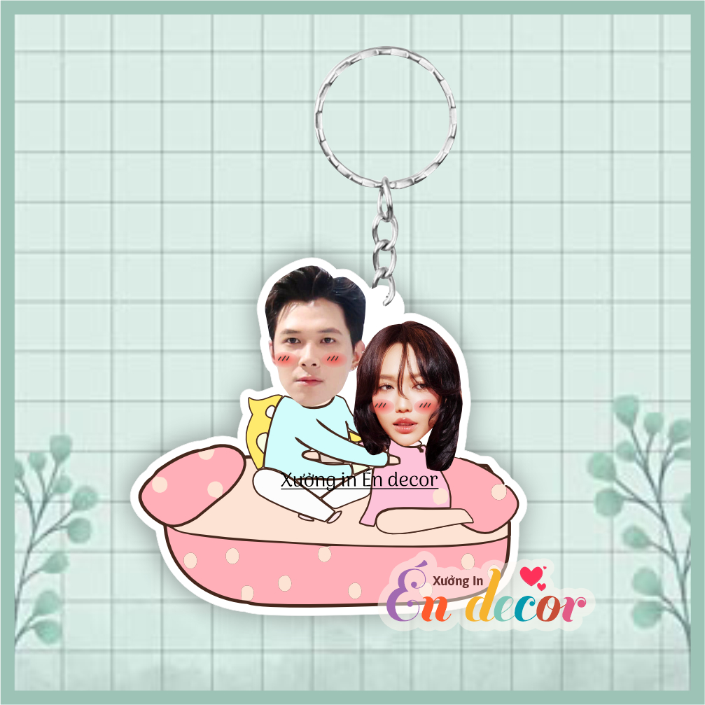 Móc khóa quà lưu niệm in hình chibi cute cặp đôi theo yêu cầu chất liệu mica  - Xưởng quà tặng Sango