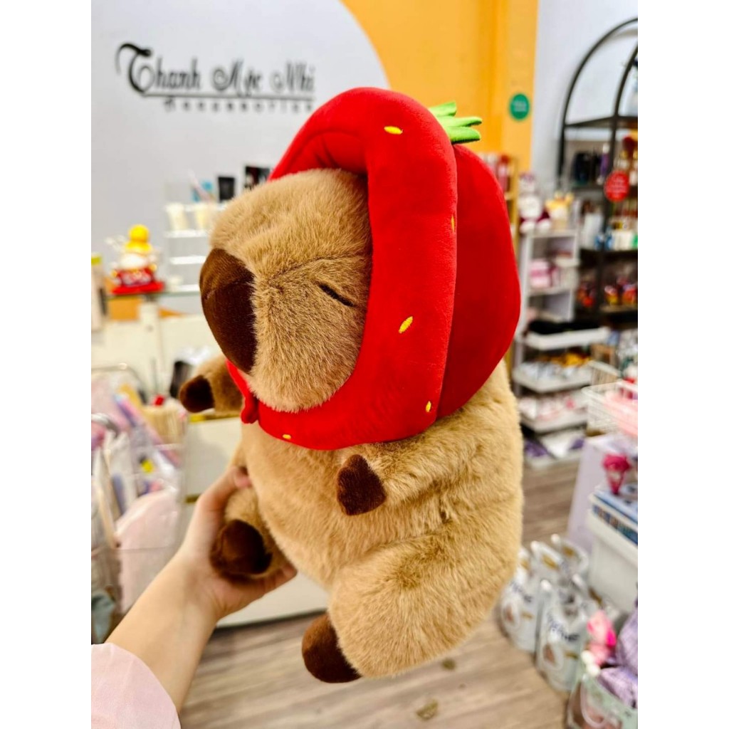 Capybara Dâu Capybara Gấu Bông Cao Cấp Capybara Đội Mũ Dâu Dễ Thương Chất Liệu Vải Lông Thú Và Đường May Đẹp