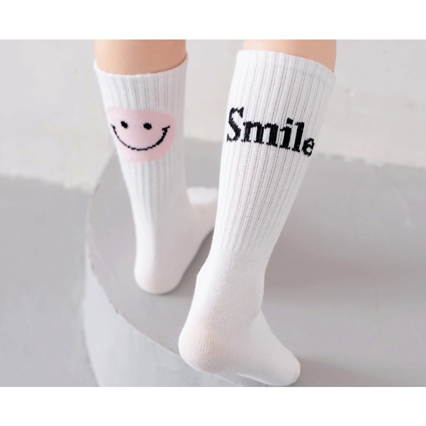 Vớ Tất trẻ em cao cổ chữ SMILE phong cách trẻ trung và năng động.