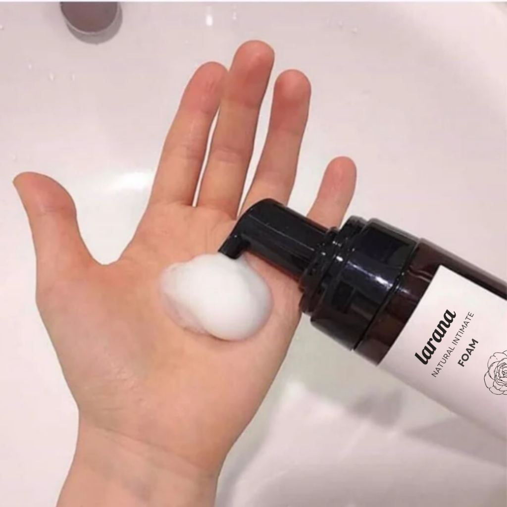 Bọt vệ sinh phụ nữ Larana Natural Intimate Foam 100ml làm sạch, dưỡng ẩm, khử mùi hiệu quả