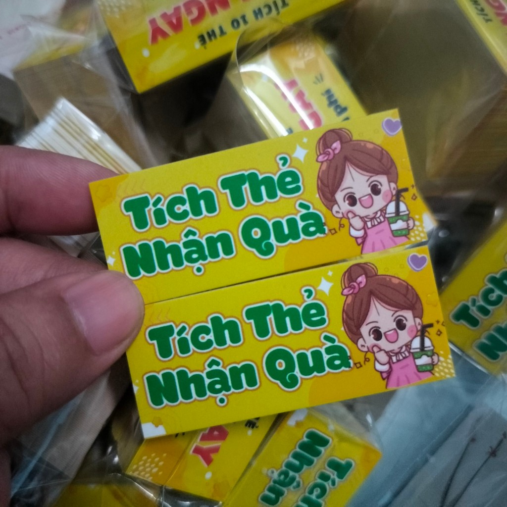 100 thẻ tích điểm vàng mini kt 2x5,4cm, tích được 10 thẻ tặng 1 ly miễn phí