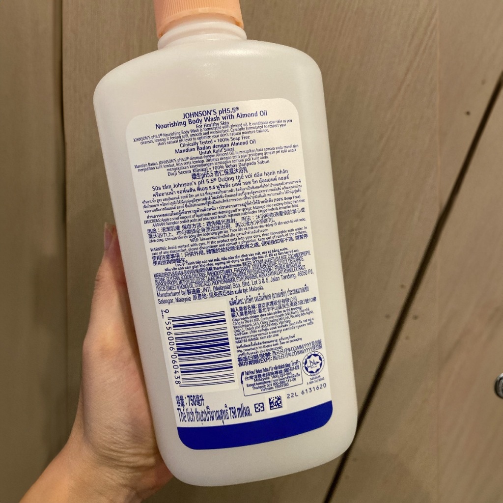 Ảnh Sữa Tắm Johnson PH 5.5 Cho Người Lớn Dưỡng Ẩm Mịn Màng 750ml 2