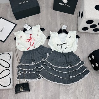 Set Bộ Đồ Nữ Áo Sát Nách Họa Tiết Nơ Phối Cổ Viền Bèo Nơ Đính Nổi Mix Chân Váy Xám Kaki Xếp Tầng Bèo Viền Ren Freesize