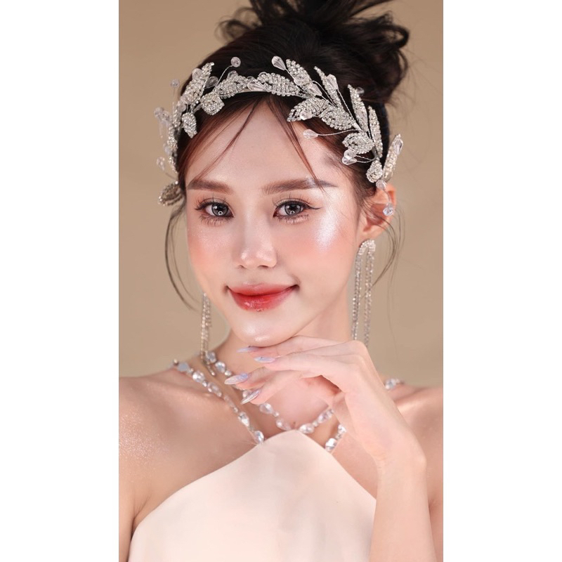 Bờm tóc cô dâu lấp lánh dễ cài lên tóc