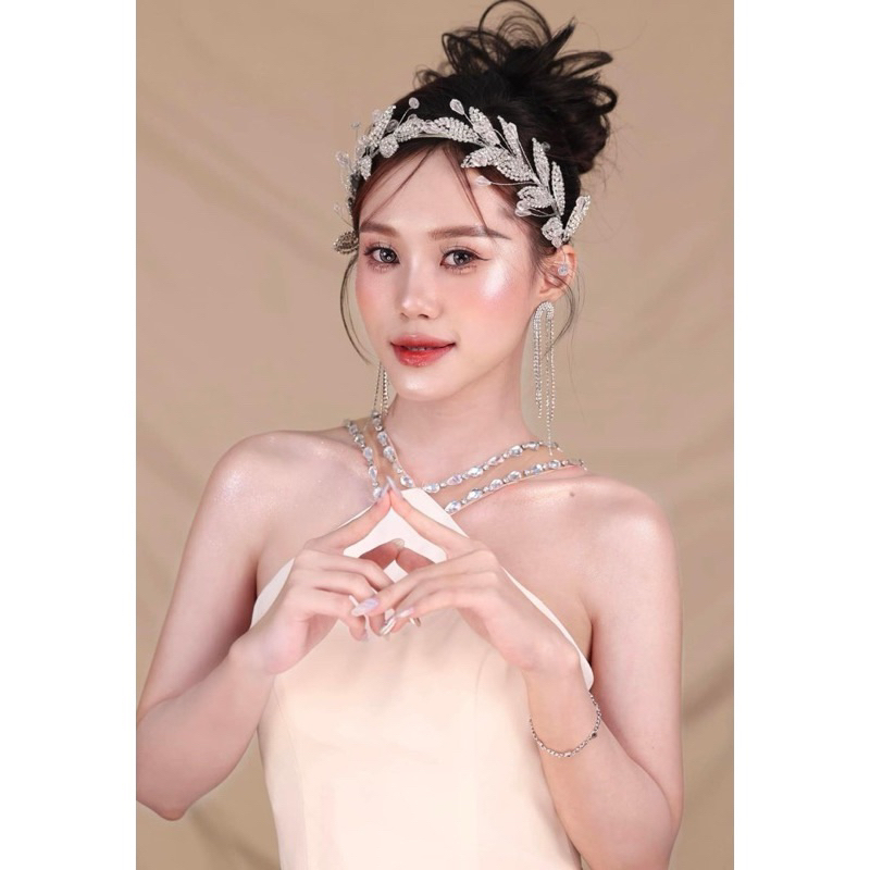 Bờm tóc cô dâu lấp lánh dễ cài lên tóc