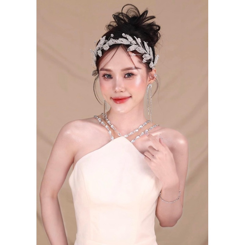 Bờm tóc cô dâu lấp lánh dễ cài lên tóc