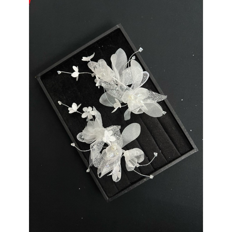 bộ cài tóc cô dâu màu trắng hoa vải(1bộ)