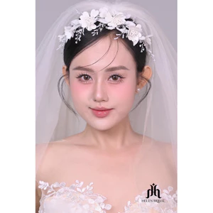 Bờm tóc cô dâu hoa trắng