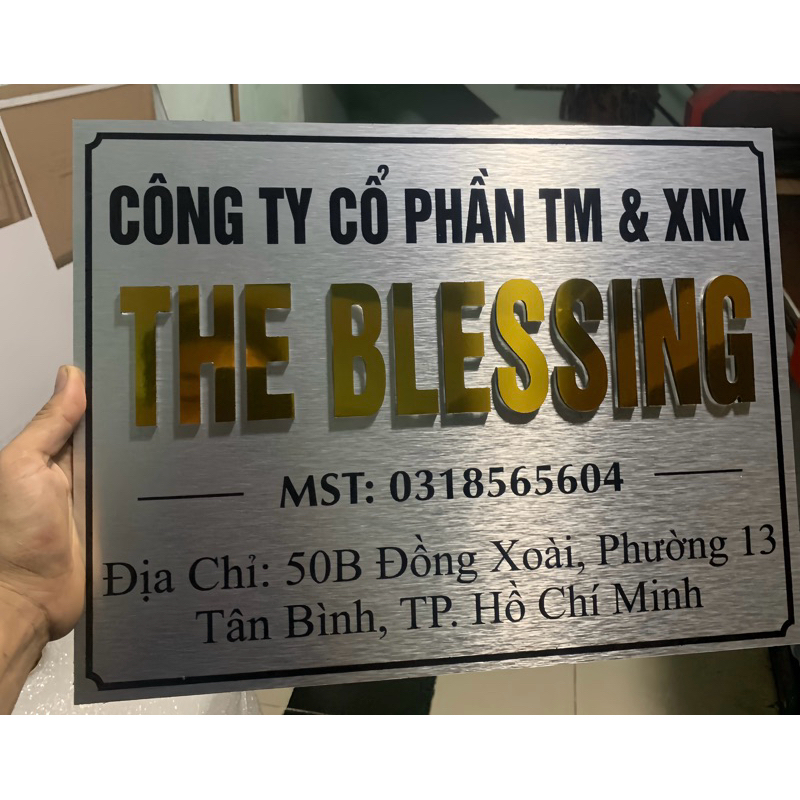 Bảng. Biển Công Ty alcorest Trắng xước, in uv, logo nổi tuỳ chọn. Sang trọng tinh tế
