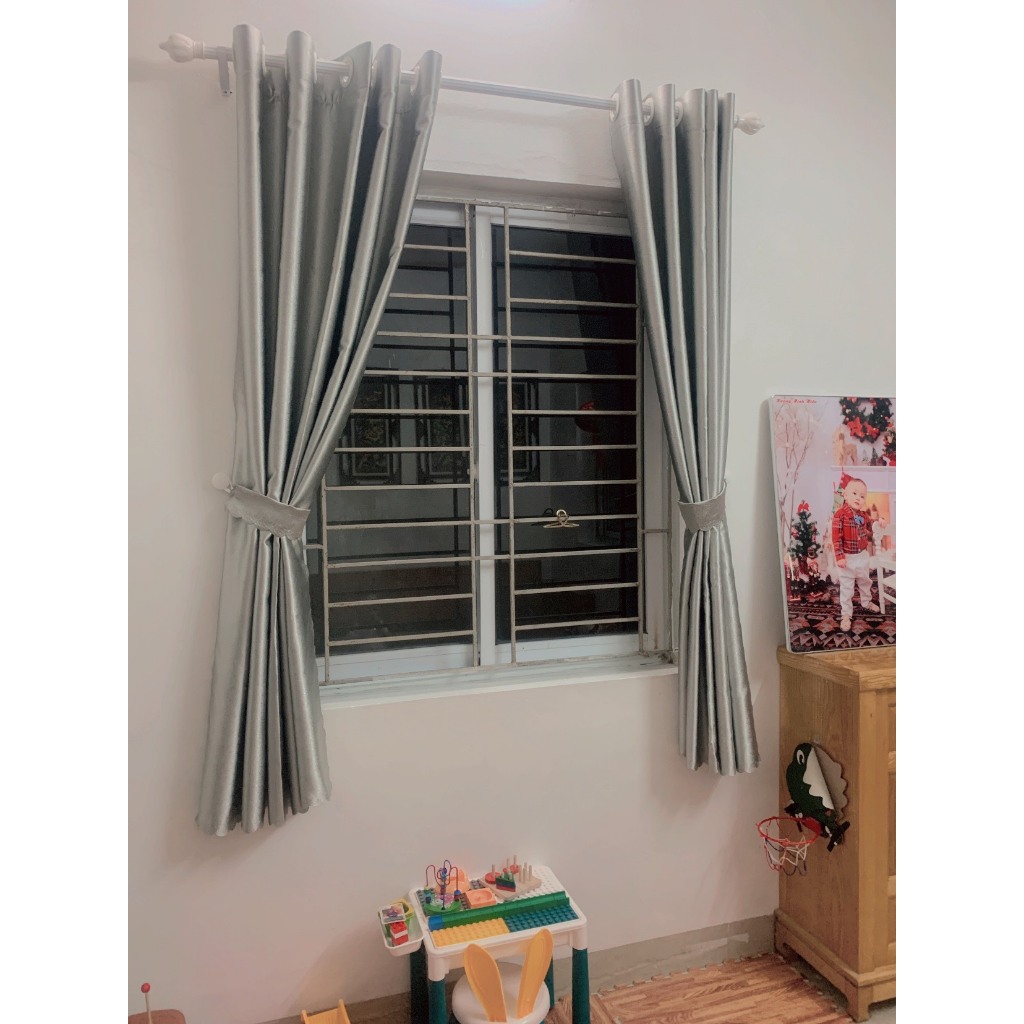 Rèm cửa màu xám bạc, rèm khoen, chống nắng cản sáng 80%, ngăn được hơi máy lạnh, cửa sổ, cửa chính, gác lửng.