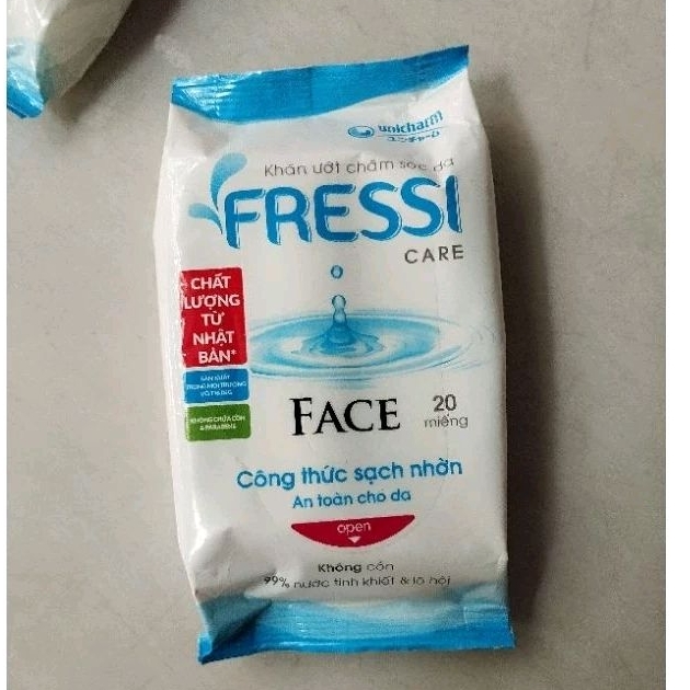 1 khăn ướt chăm sóc da Fressi care 20 tờ/ khăn ướt bobby 32 tờ