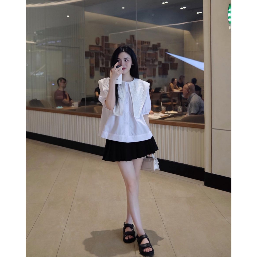 Set áo smi trắng cổ vạt họa tiết chân váy xếp ly | Oufit Xinh Cho Mùa Hè By Charmie