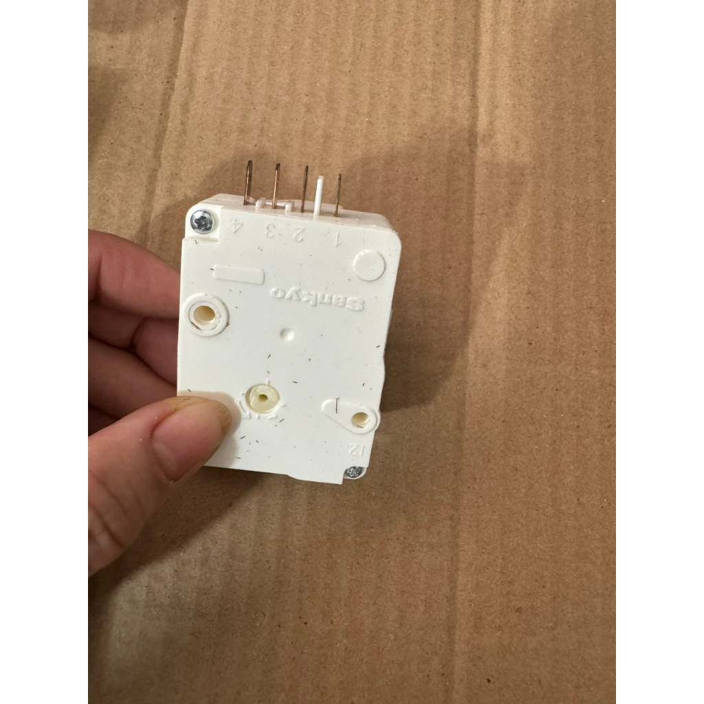 Timer Tủ Lạnh 1/3 - 704 (Hàng Loại Tốt) – Phụ Kiện Chính Hãng
