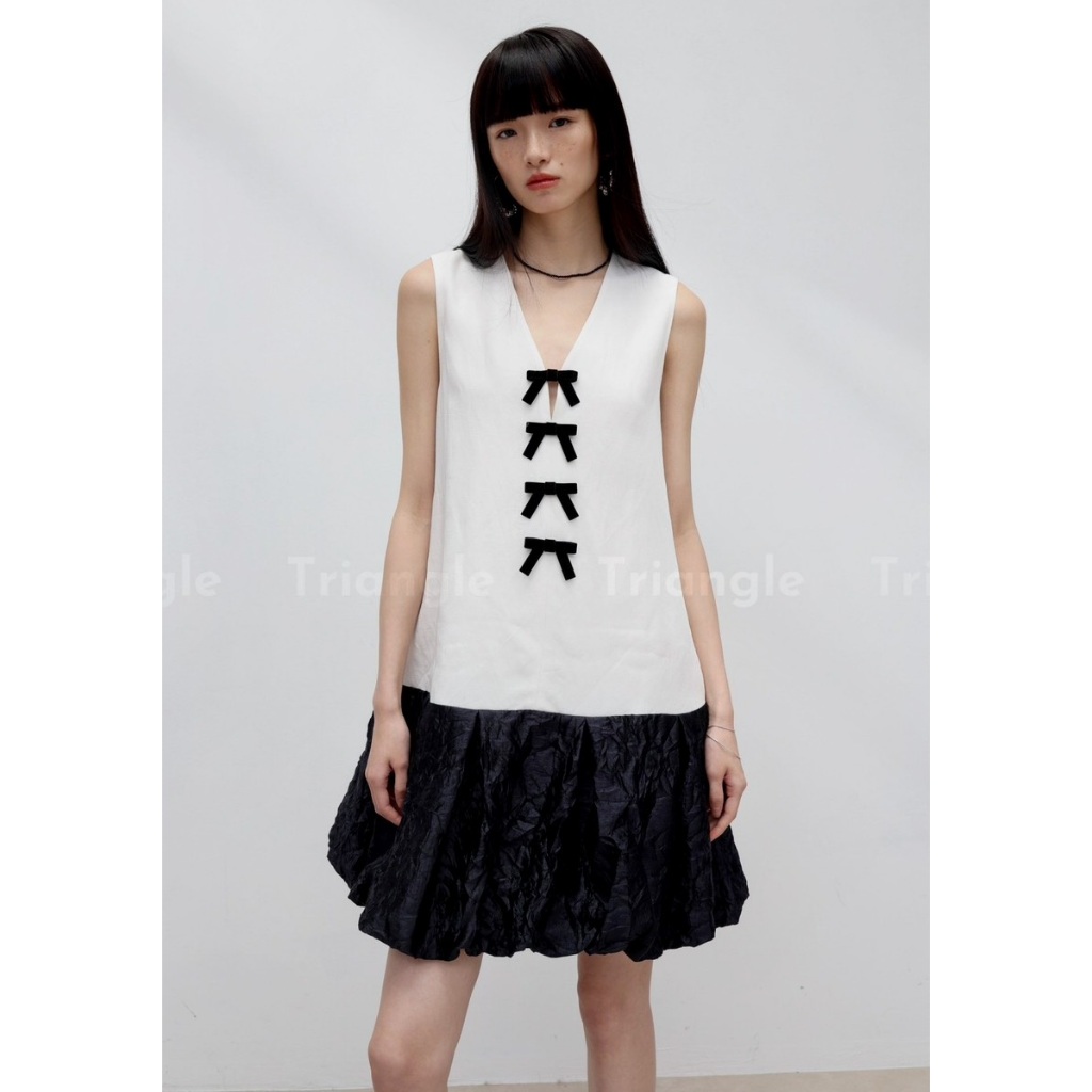 Triangle Limited Edition - (Giá thanh lý, không hoàn) BW Dress Đầm dáng suông màu đen trắng đính nơ