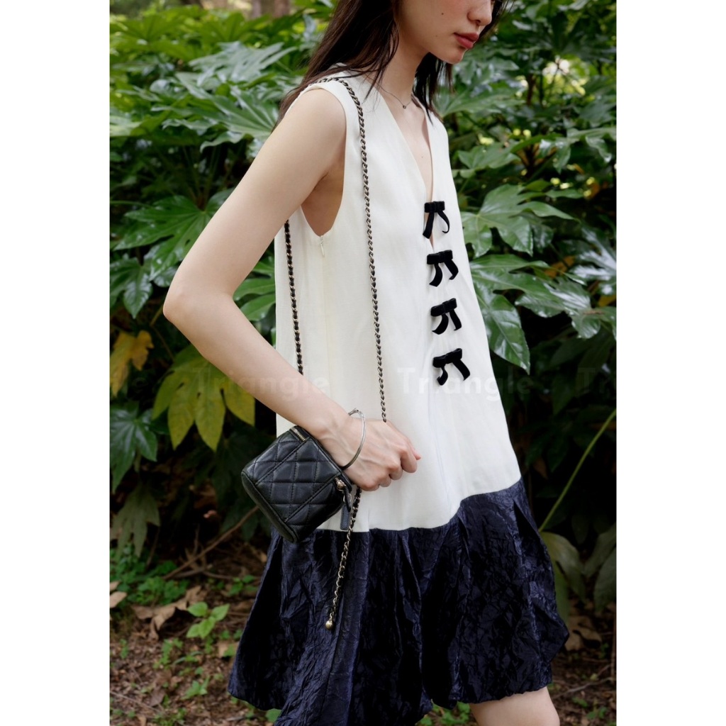 Triangle Limited Edition - (Giá thanh lý, không hoàn) BW Dress Đầm dáng suông màu đen trắng đính nơ