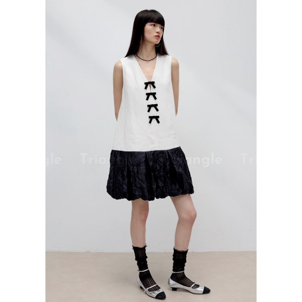 Triangle Limited Edition - (Giá thanh lý, không hoàn) BW Dress Đầm dáng suông màu đen trắng đính nơ