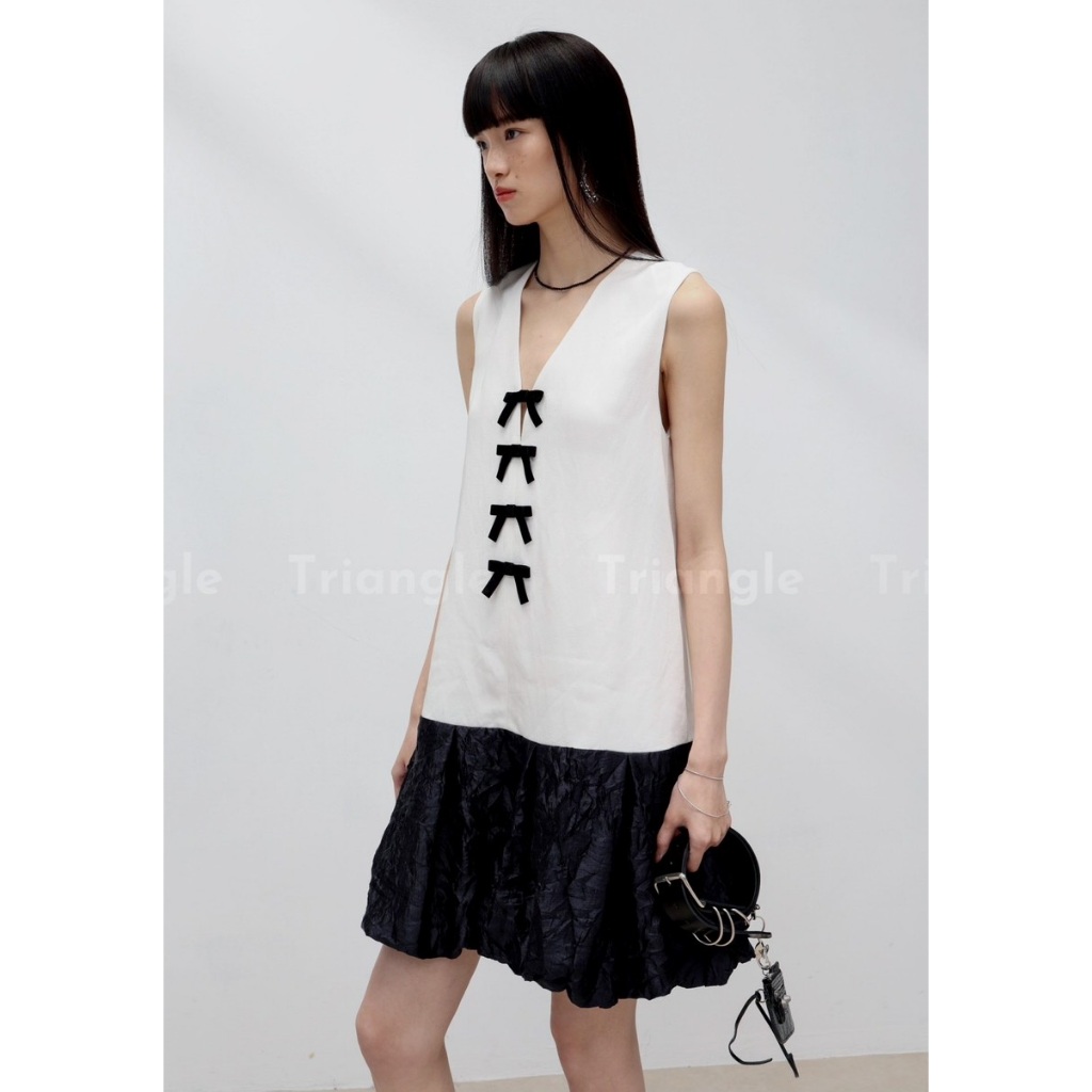 Triangle Limited Edition - (Giá thanh lý, không hoàn) BW Dress Đầm dáng suông màu đen trắng đính nơ