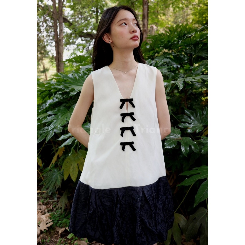 Triangle Limited Edition - (Giá thanh lý, không hoàn) BW Dress Đầm dáng suông màu đen trắng đính nơ