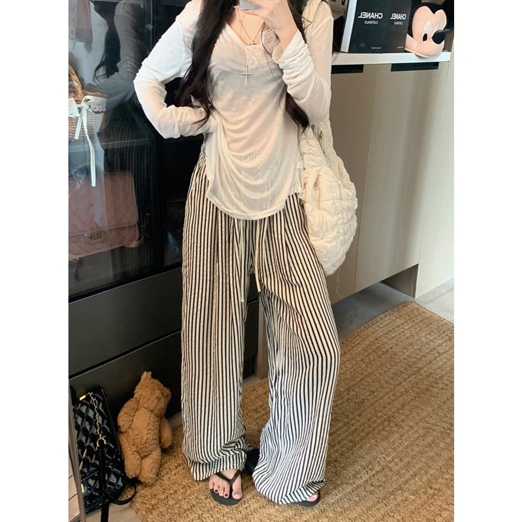 Quần ống rộng kẻ sọc .Dễ mix đồ. đi học đi chơi đều thoải mái. Sẵn đủ màu. hottrend 2024 (M3)