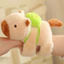 Vòng tay gấu bông Capybara ôm dễ thương