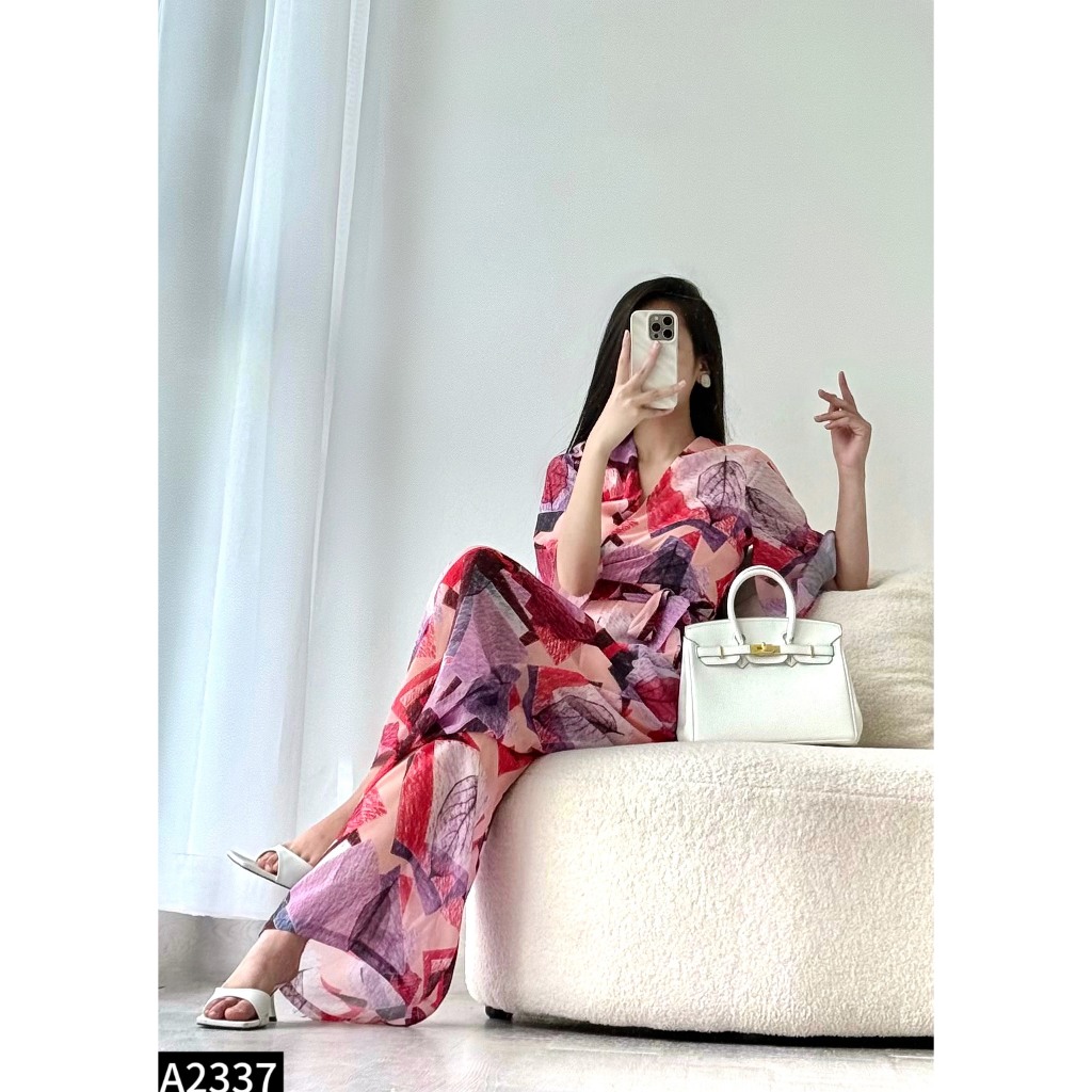 Jumpsuit họa tiết cổ V quần culottes kèm belt A2337
