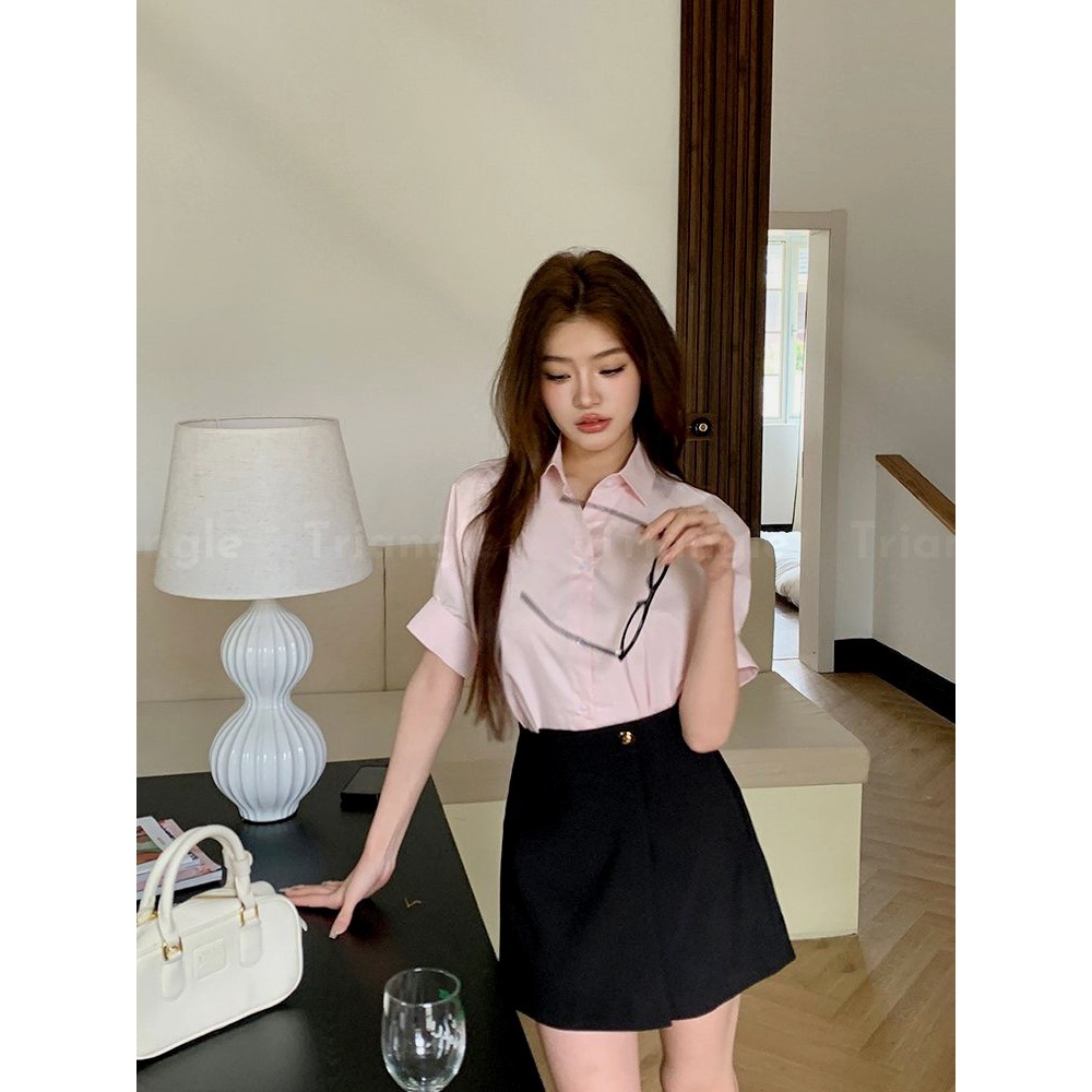 Triangle (Giá thanh lý không hoàn) Pink Lady Set Áo sơ mi hồng nhạt và quần giả váy ngắn màu đen