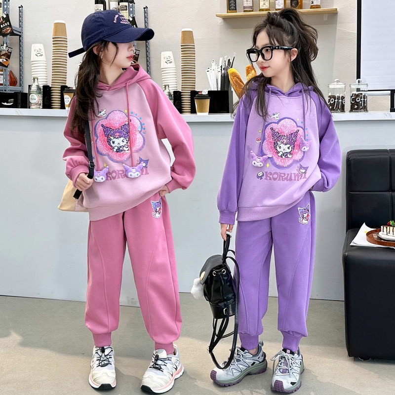 Mix đồ thu đông cho bé gái sao cho đẹp, ấm và tiện lợi? Bí quyết từ các stylist mẹ cần biết!