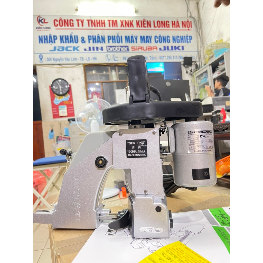 Máy May Bao NewLong NP-7A . Máy Khâu miệng bao bì TẶNG VỈ KIM VÀ 1 CUỘN CHỈ PHỤ KIỆN ĐI KÈM  khi khách đặt hàng
