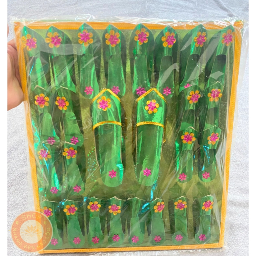 Vỉ Hải Xảo-Giày bà Mụ loại giấy ánh đẹp gồm 12 đôi hài nhỏ và 1 đôi hài bà Chúa To Đẹp