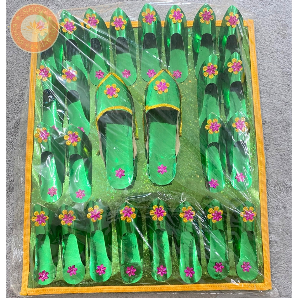Vỉ Hải Xảo-Giày bà Mụ loại giấy ánh đẹp gồm 12 đôi hài nhỏ và 1 đôi hài bà Chúa To Đẹp