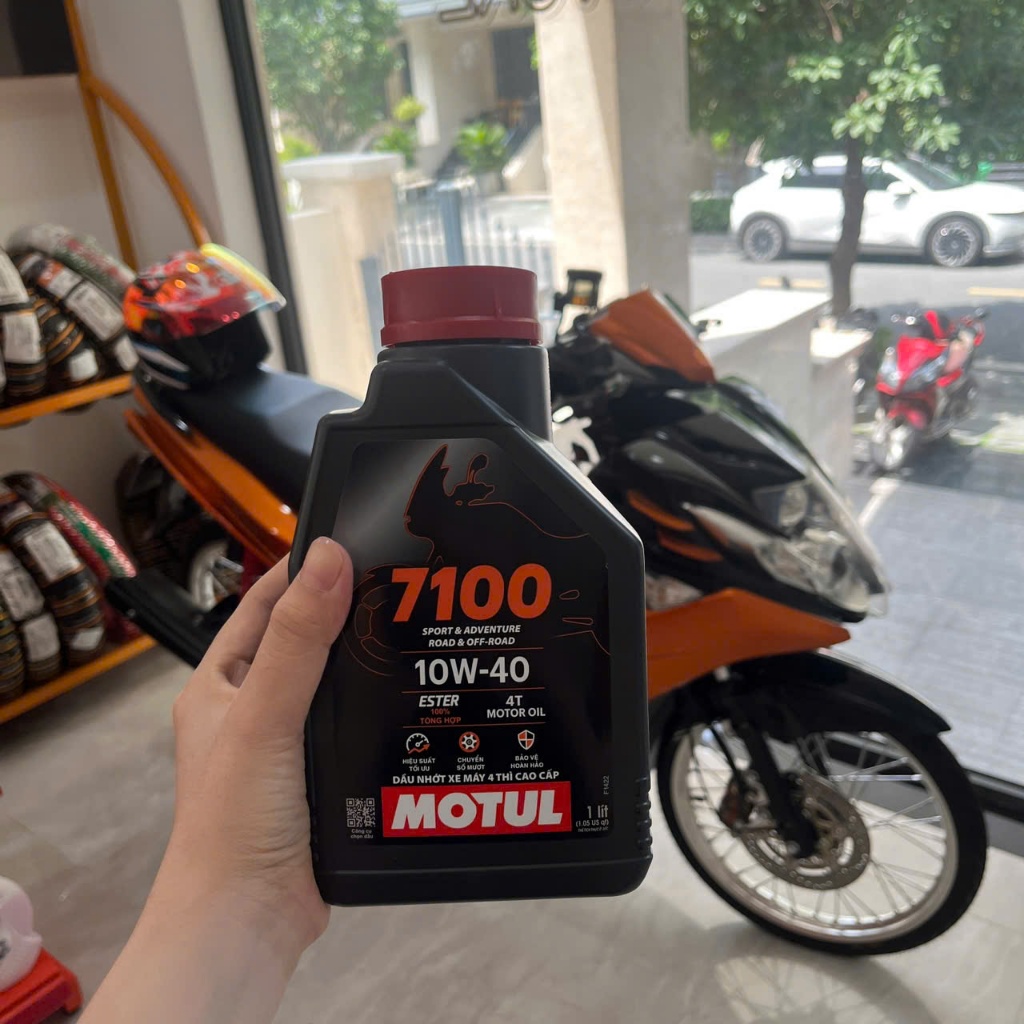 Nhớt Motul 7100 10W40 Tổng Hợp Gốc Ester Dành Cho Xe Số, Côn Tay Hàng Việt Nam