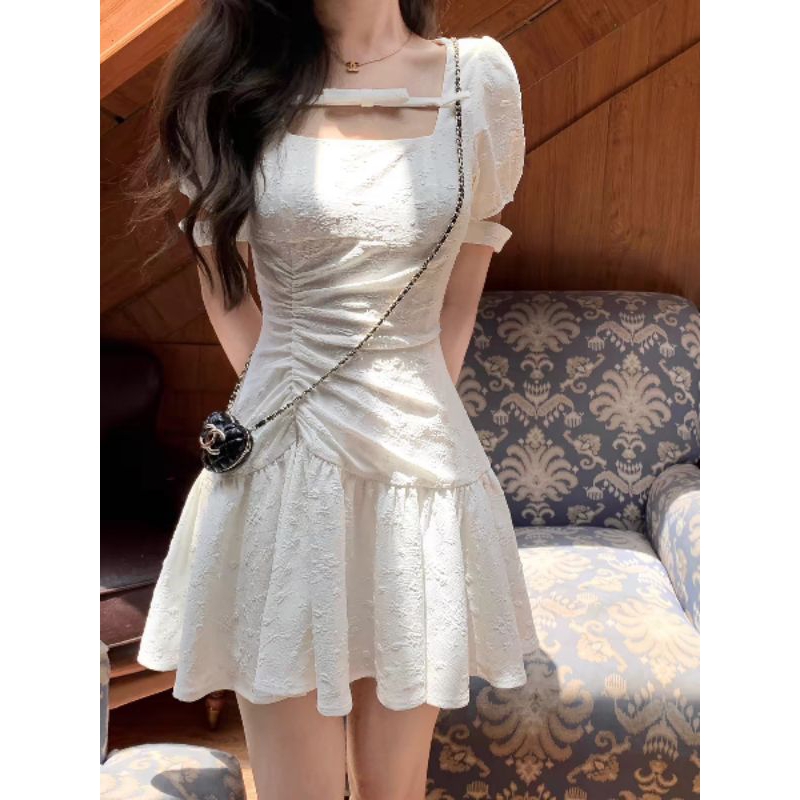 Váy Xoè Dáng Ngắn Thiết Kế Cổ Vuông Tay Bồng Cách Điệu Siết Eo Tôn Dáng - MeMe Boutique [TLV8]