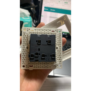 WGML131- CÔNG TẮC ĐÈN BA 1 CHIỀU -16A- Hiệu  Hager