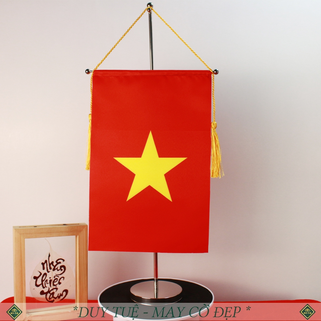 Cờ Để Bàn Việt Nam, kiểu dáng treo dây, đế cờ inox sang trọng (M7 ...