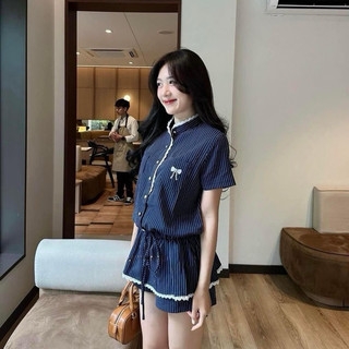 Set Jumpsuit Cộc Tay Cổ Tàu Đính Viền Ren Hình Thêu Nơ Quần Liên Phong Cách Châu Âu