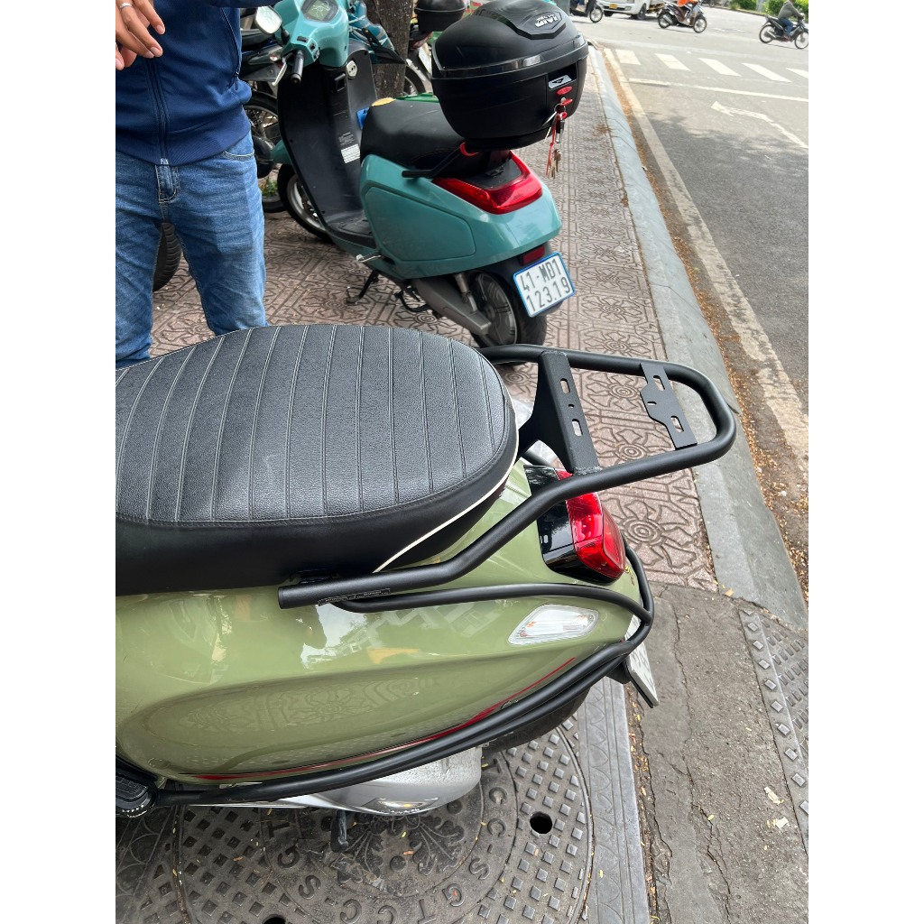 Baga sau GIVI cho xe Vespa Primavera / Sprint- Chính hãng