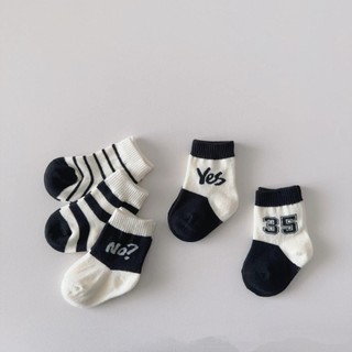 Tất vớ thể thao phong cách Hàn Quốc chống trơn trượt cho bé trai, bé gái 0-3 tuổi. Dino Kids