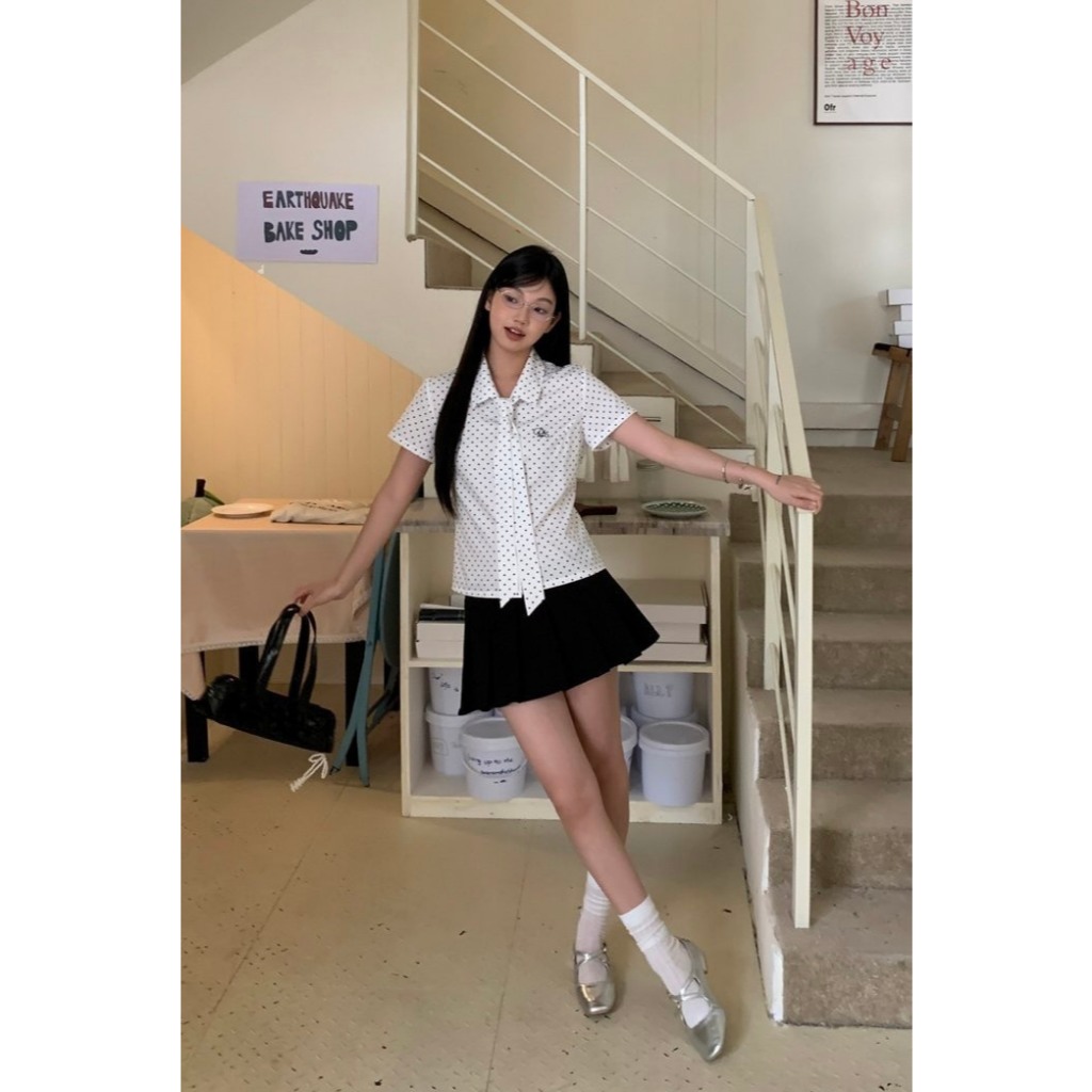 Triangle (Giá thanh lý không hoàn) Rubie Skirt Chân váy xếp li đen ngắn thanh lịch