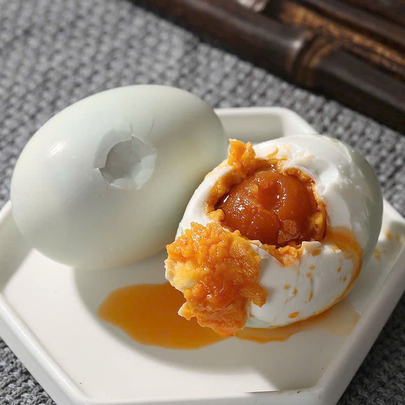 (Mua 10 Tặng 2) Trứng Vịt Biển Muối Tươm Dầu Bắc Hải - Trứng Muối Ăn Liền Béo Ngậy, Lòng Đỏ Chảy Dầu Size To 60g