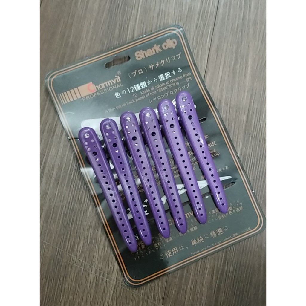 Kẹp Vịt  Cá Mập Charmvit siêu chắc Vỉ 6 Cái ( giao màu ngẩu nhiên )