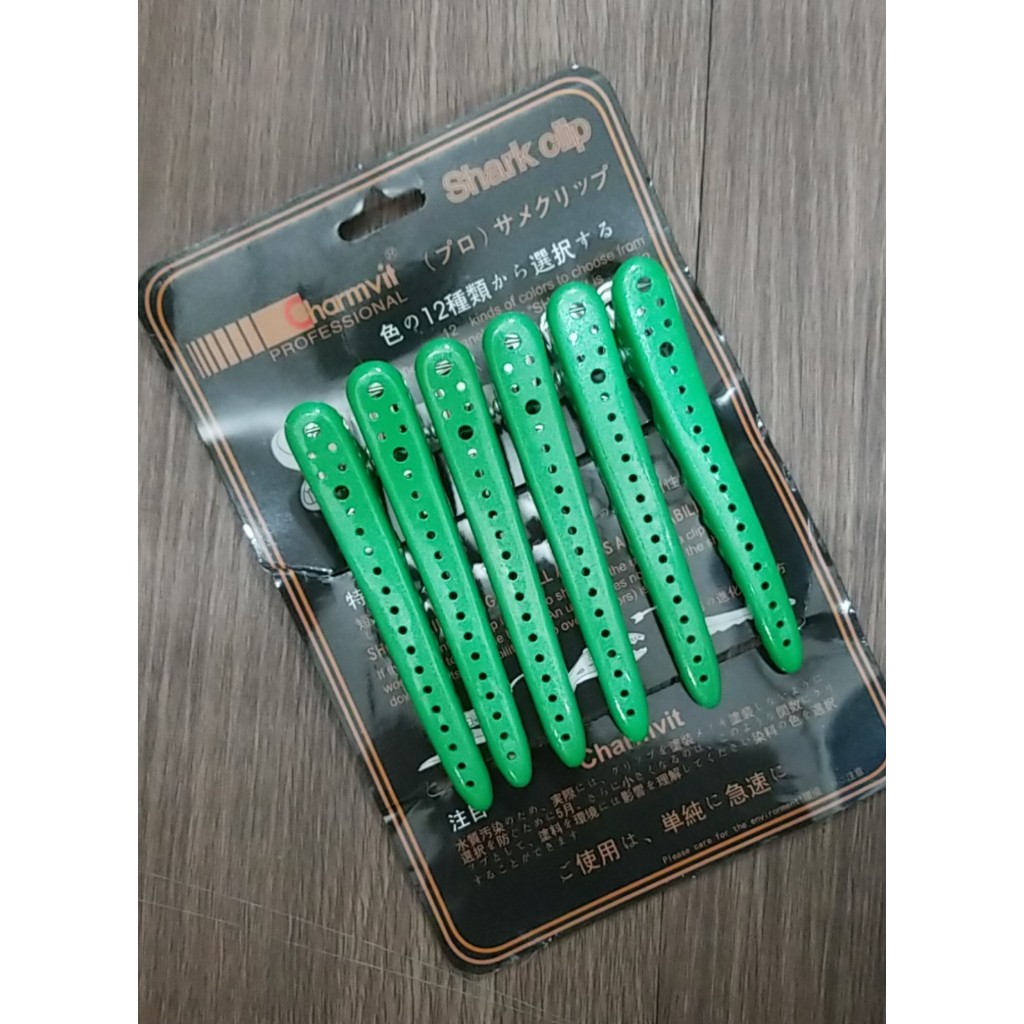 Kẹp Vịt  Cá Mập Charmvit siêu chắc Vỉ 6 Cái ( giao màu ngẩu nhiên )