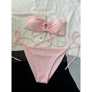Bikini 2 mảnh cup ngực có mút sẵn quần khoe Mông mặc được hai kiểu( sẵn hàng - ship hoả tốc)