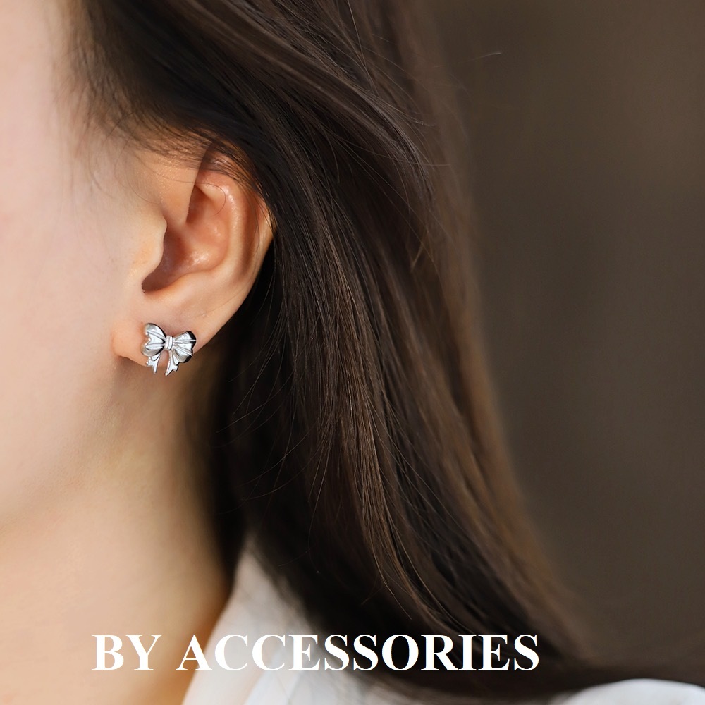 Bông tai nữ titan kiểu thắt nơ nhỏ xinh đơn giản mạ vàng 18K không gỉ WE2469 BY ACCESSORIES