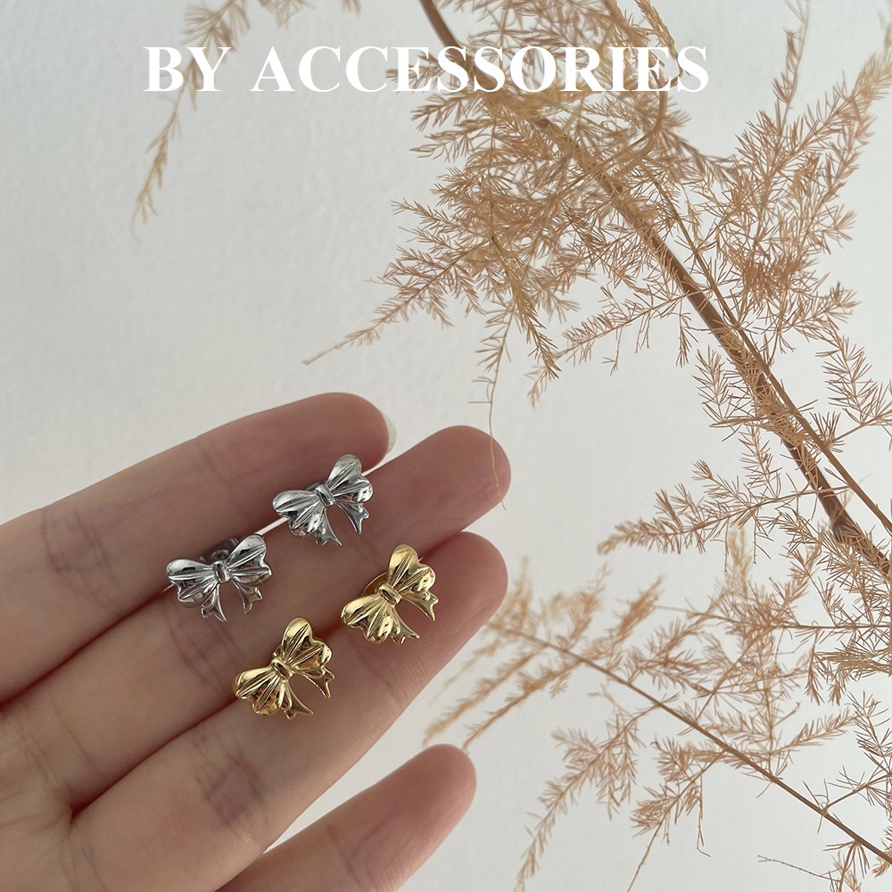 Bông tai nữ titan kiểu thắt nơ nhỏ xinh đơn giản mạ vàng 18K không gỉ WE2469 BY ACCESSORIES