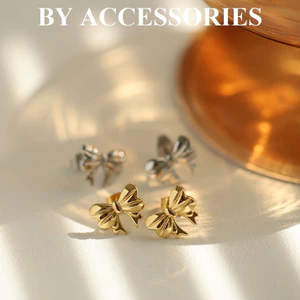 Bông tai nữ titan kiểu thắt nơ nhỏ xinh đơn giản mạ vàng 18K không gỉ WE2469 BY ACCESSORIES