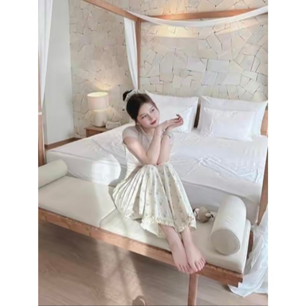 Set bộ nữ áo thun croptop cổ tròn kết hợp quần hoa nhí ống xuông phối gấu ren